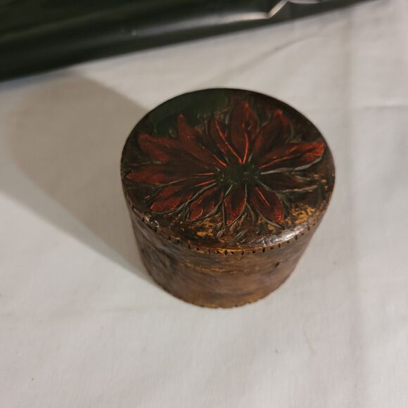 Handcrafted Sm Round Trinket Box Flower Etched On Lid - Picture 3 of 9